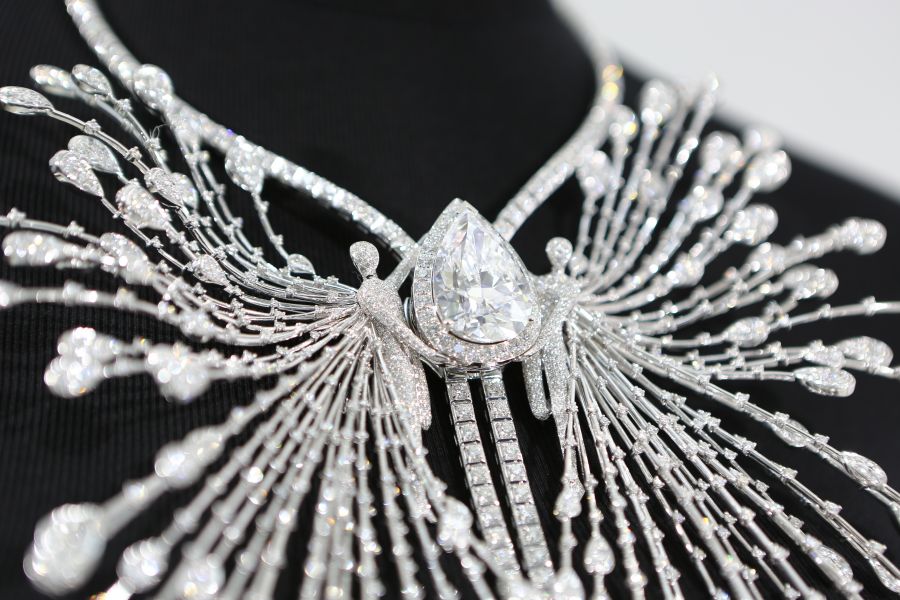 6008集团官方网站50克拉梨形钻